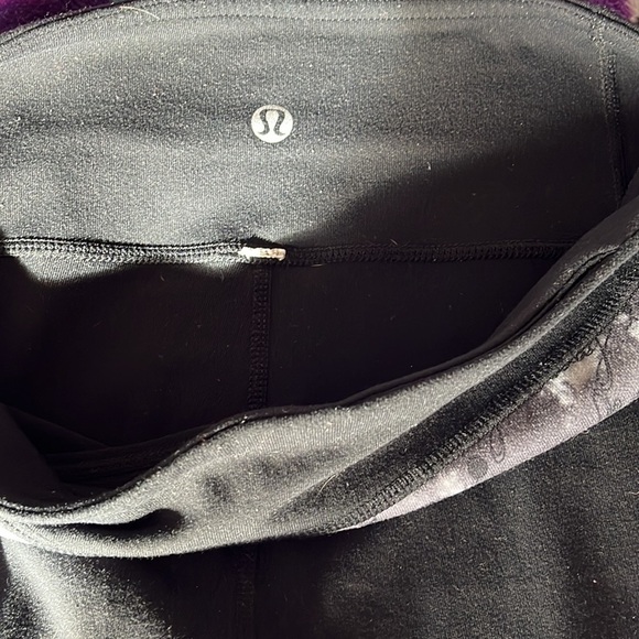 Lululemon Women’s black reversible Capri cropped leggings Preloved - Picture 2 of 2